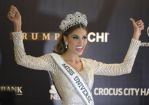 Miss Univers porte un maillot de bain à un million de dollars