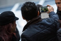 Le "selfie", l'autoportrait au smartphone devenu nouvelle esthétique