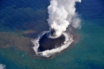 Japon: la nouvelle île apparue au sud de Tokyo grossit à vue d'oeil