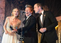 Le prince William chante avec Jon Bon Jovi et Taylor Swift Le prince William chante avec Jon Bon Jovi et Taylor Swift
