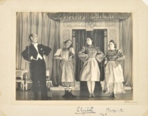 Des photos de la reine Elizabeth en jeune pantomime aux enchères