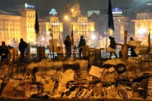 Ukraine: les manifestants tiennent bon à Kiev, menaces de sanctions américaines