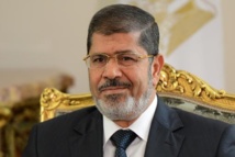 Egypte: le président destitué Morsi sera jugé pour "espionnage" Egypte: le président destitué Morsi sera jugé pour "espionnage"