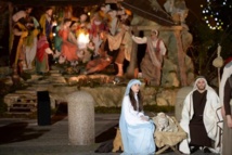 La crèche géante sur la place Saint-Pierre à Rome La crèche géante sur la place Saint-Pierre à Rome