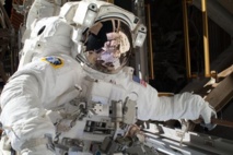 Deux astronautes de l'ISS sortent dans l'espace à la veille de Noël