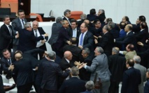 Turquie: le gouvernement fait adopter une loi contestée sur la justice Turquie: le gouvernement fait adopter une loi contestée sur la justice