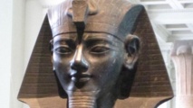 La statue d'une fille du pharaon Amenhotep III découverte en Egypte