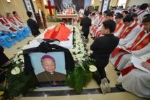 Des milliers de Chinois aux obsèques de l'évêque "clandestin" de Shanghai