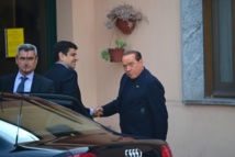 Italie: 1er jour de Berlusconi auprès de malades d'Alzheimer Italie: 1er jour de Berlusconi auprès de malades d'Alzheimer