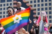 Israël: des milliers de personnes défilent à la Gay Pride de Tel Aviv Israël: des milliers de personnes défilent à la Gay Pride de Tel Aviv