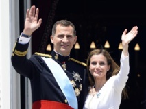 Dans Madrid pavoisée, Felipe VI plaide pour "l'unité" de l'Espagne Dans Madrid pavoisée, Felipe VI plaide pour "l'unité" de l'Espagne