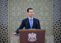 Syrie: Assad participe à la prière du Fitr malgré les tirs de mortier Syrie: Assad participe à la prière du Fitr malgré les tirs de mortier