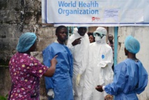 Ebola se déplace à l'intérieur des pays touchés, la menace hors d'Afrique s'atténue
