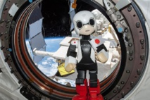 Retour sur Terre du premier petit astronaute robot androïde japonais