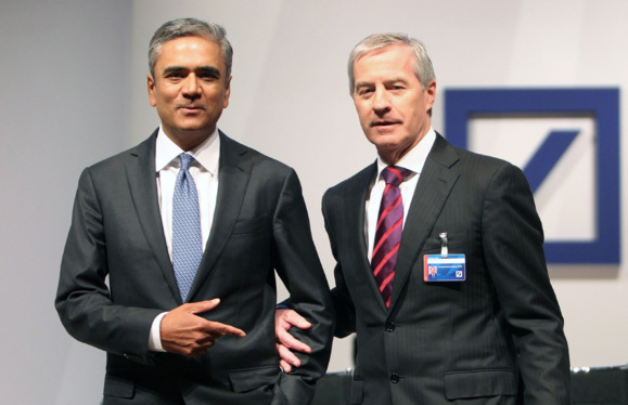 Les deux patrons de Deutsche Bank Anshu Jain (g) et John Cryan à Francfort en Allemagne