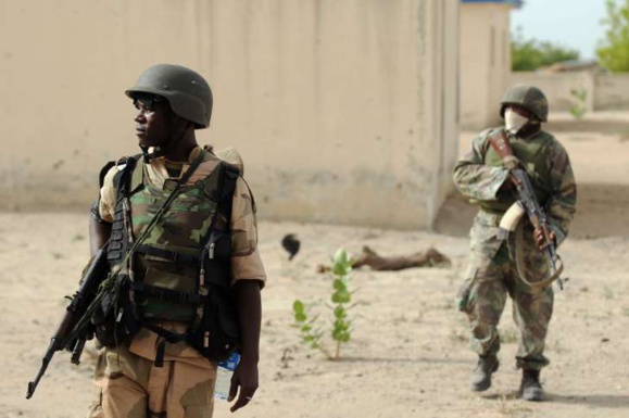 Patrouille de soldats nigérians dans l'état de Borno