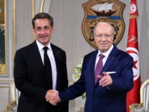 Sarkozy à Tunis pour appuyer "le combat de la civilisation contre la barbarie" Sarkozy à Tunis pour appuyer "le combat de la civilisation contre la barbarie"