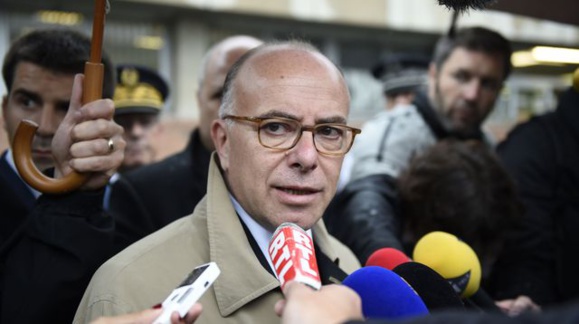 Le ministre de l'Intérieur Bernard Cazeneuve à Saint-Denis Le ministre de l'Intérieur Bernard Cazeneuve à Saint-Denis