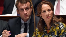 Ségolène Royal suggère l'intervention d'un médiateur, et recadre son collège Emmanuel Macron