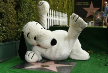 Snoopy, star planétaire de la bande-dessinée, a son étoile à Hollywood Snoopy, star planétaire de la bande-dessinée, a son étoile à Hollywood