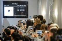 Enchères: un magnat de Hong Kong offre à sa fille le diamant le plus cher au monde Enchères: un magnat de Hong Kong offre à sa fille le diamant le plus cher au monde