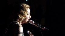 Attentats de Paris : Madonna chante La vie en rose en larmes Attentats de Paris : Madonna chante La vie en rose en larmes