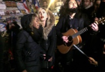 Attentats: "nous ne céderons pas à la peur!" lance à Paris Madonna Attentats: "nous ne céderons pas à la peur!" lance à Paris Madonna