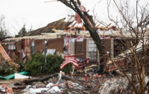 Tornades et tempêtes aux Etats-Unis: au moins 40 morts Tornades et tempêtes aux Etats-Unis: au moins 40 morts