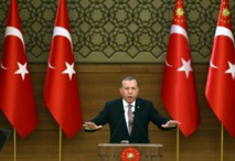Crise migratoire: Erdogan menace d'envoyer les réfugiés syriens vers l'Europe, l'Otan en mer Egée