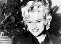 La célèbre robe à strass de Marilyn Monroe dans "Certains l'aiment chaud" aux enchères