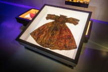 Pays-Bas: exposition de luxueux atours du 17e siècle découverts dans une épave