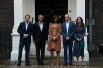 Les Obama défient le prince Harry sur Twitter, la reine s'en mêle