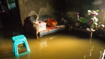 Indonésie: Les habitants d’une ville portuaire de Java central se battent contre les inondations