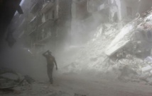 Syrie: Alep meurtrie par les bombes, feu vert pour des aides de l'ONU