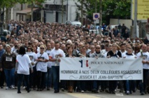 Policier et sa compagne tués: marche blanche de 2500 personnes Policier et sa compagne tués: marche blanche de 2500 personnes