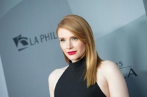 Après les dinosaures, l'actrice Bryce Dallas Howard rencontre "Elliott le dragon"