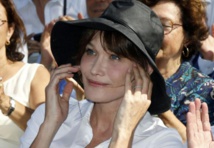 Carla Bruni-Sarkozy: "Je ne sais pas faire une division ou une simple multiplication" Carla Bruni-Sarkozy: "Je ne sais pas faire une division ou une simple multiplication"
