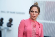 Jennifer Lopez enregistre une chanson au bénéfice des victimes d'Orlando Jennifer Lopez enregistre une chanson au bénéfice des victimes d'Orlando