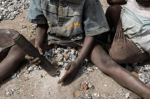 Burkina: une enfance à casser des cailloux dans les mines de granit Burkina: une enfance à casser des cailloux dans les mines de granit