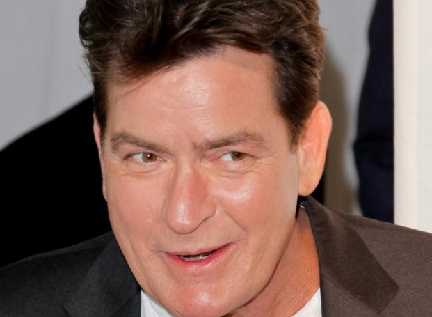 Charlie Sheen invite d'autres stars à révéler leur séropositivité