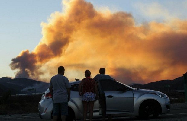 Un incendie géant en Californie entraîne l'évacuation de 82.600 personnes