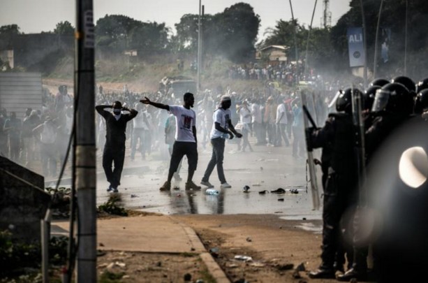 Gabon: au mois deux morts à Libreville, bouclée par les forces de l'ordre