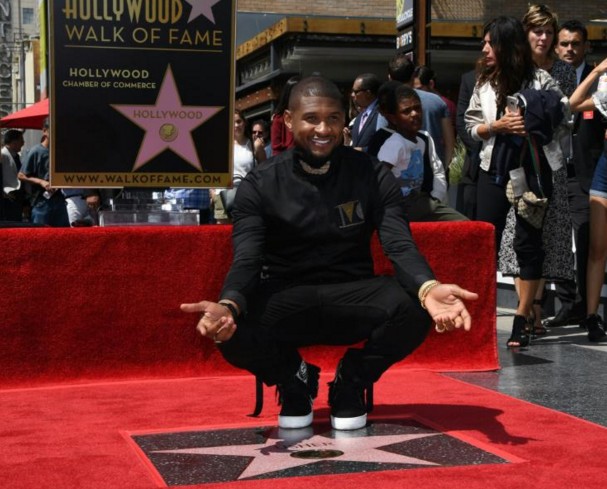 Le chanteur Usher reçoit la 2.588e étoile du Walk of Fame à Hollywood