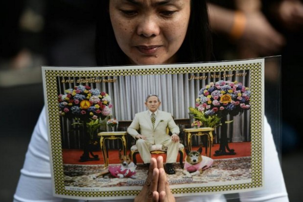 La Thaïlande rend hommage à son roi et se prépare à une période de régence