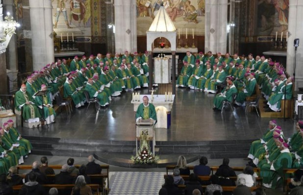 Pédophilie: à Lourdes, les évêques demandent pardon