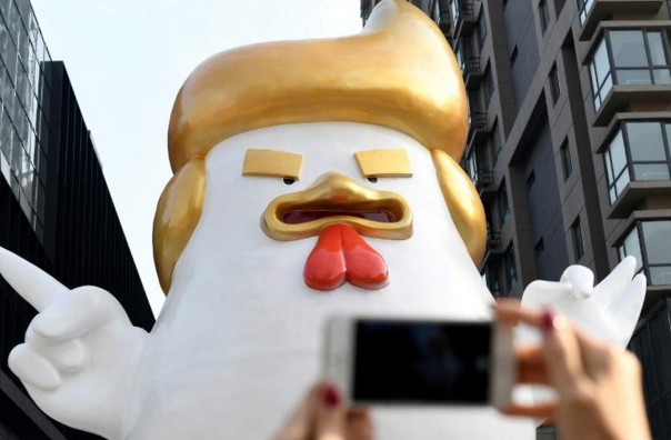 En Chine, Trump réincarné en poulet pour l'année du Coq