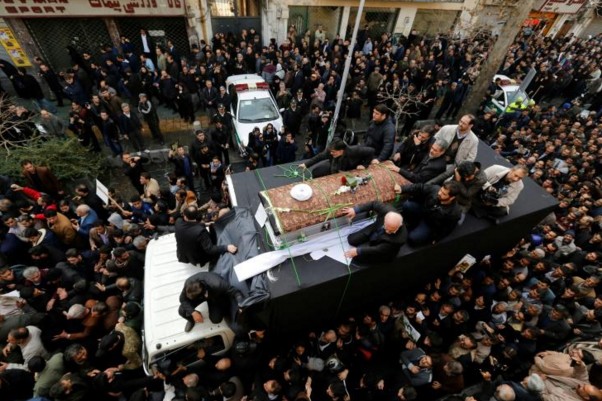 Iran: marée humaine à l'enterrement de l'ex-président Rafsandjani
