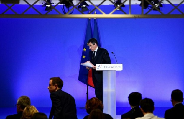 Sondage: Fillon devancé par Le Pen et Macron