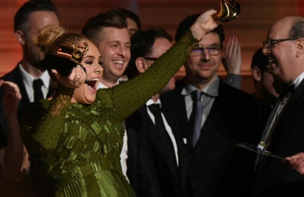 Grammy Awards: Adele triomphe et entre dans l'Histoire