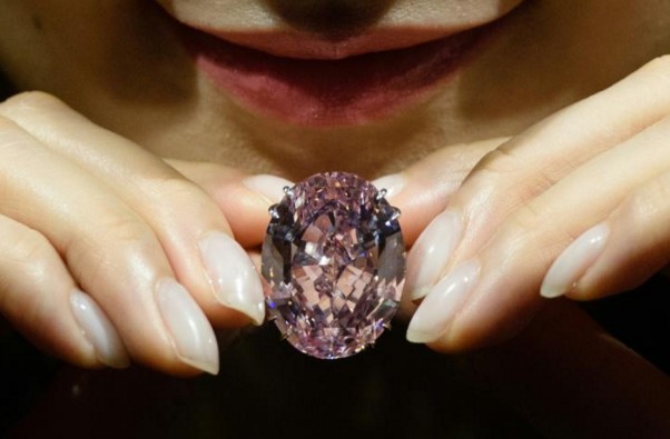 Le diamant "Pink Star" vendu 71,2 millions de dollars